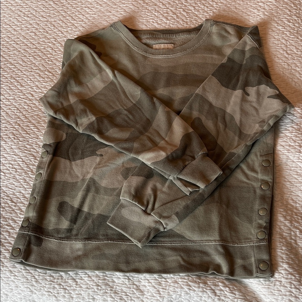 Abercrombie & Fitch Olive Camouflage Crewneck Sweater